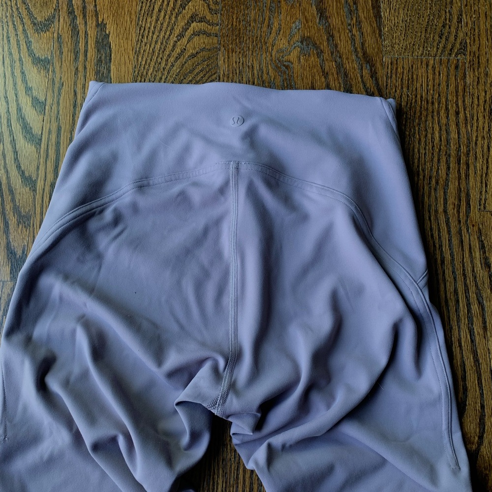 RARE Lavender Lululemon Size 6 Leggings